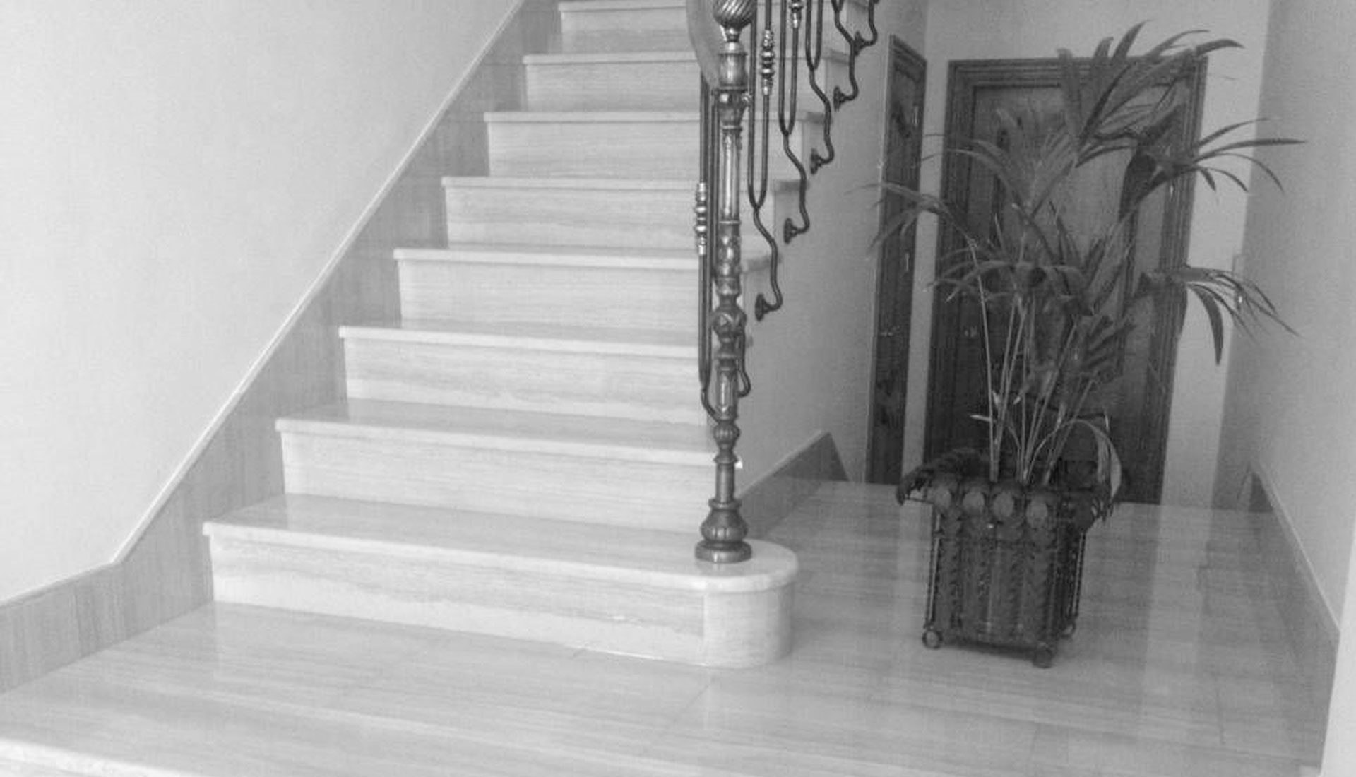 instalación y enchape de escaleras con piedras naturales y piedras sinterizadas (marmol y granito)